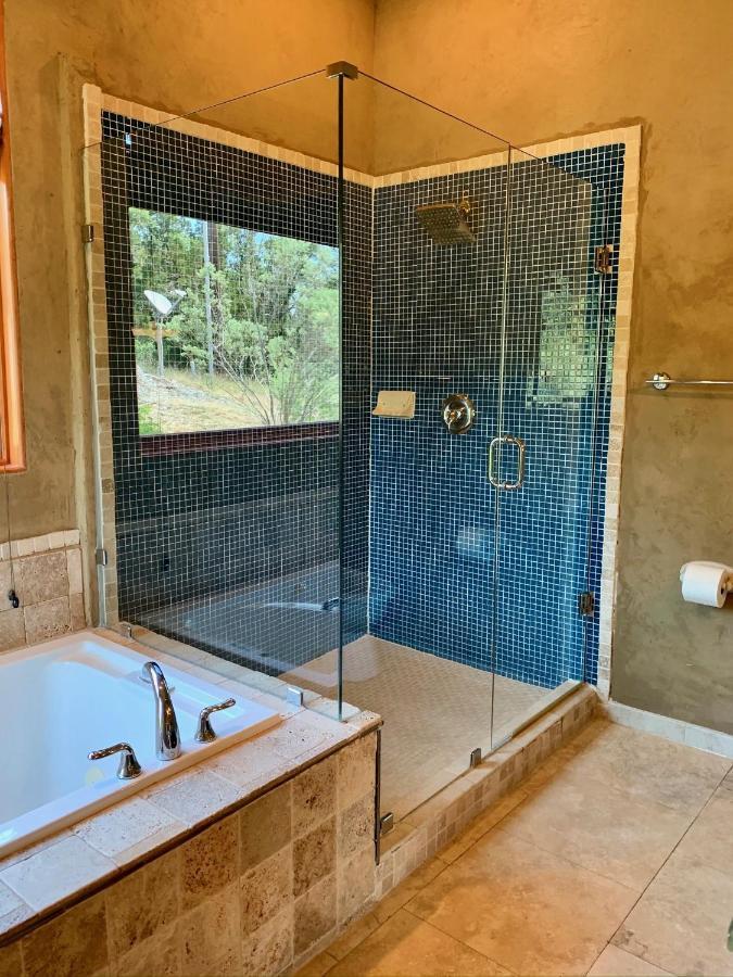 Scenic Hill Country Retreat - Rhino Ranch Villa New Braunfels Exterior photo